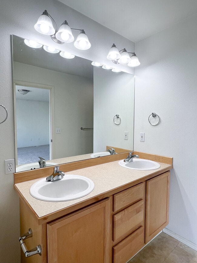 Building Photo - 6614 Whisperwood Park Dr