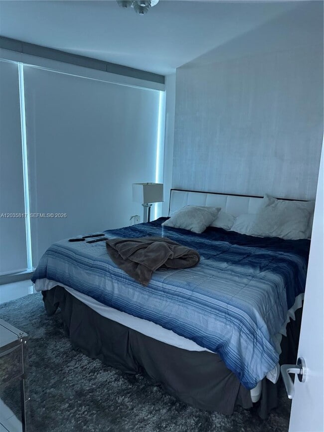 Building Photo - 17121 Collins Ave