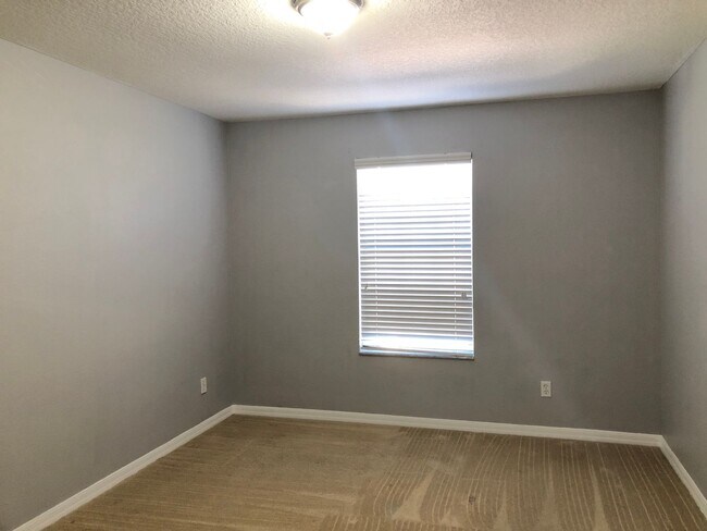 Building Photo - 13492 Applerose Ln