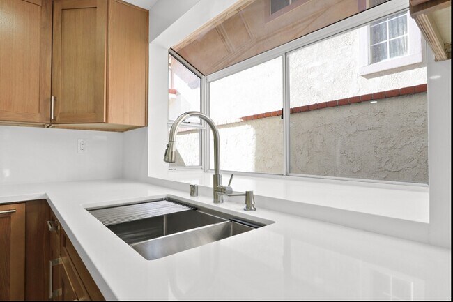 Building Photo - 21525 Vía Pepita