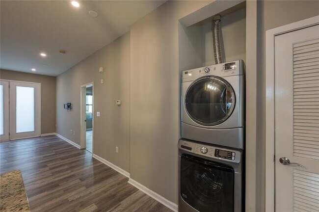 Building Photo - 5300 Peachtree Blvd