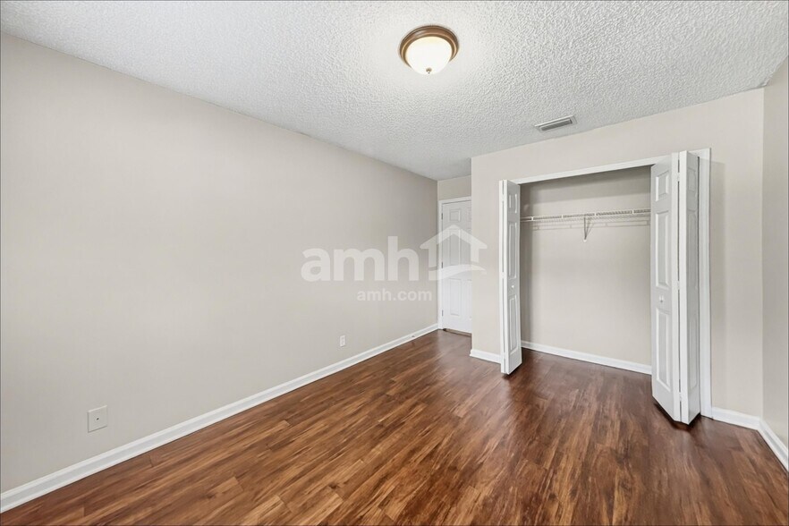 Building Photo - 12612 Ashglen Dr N