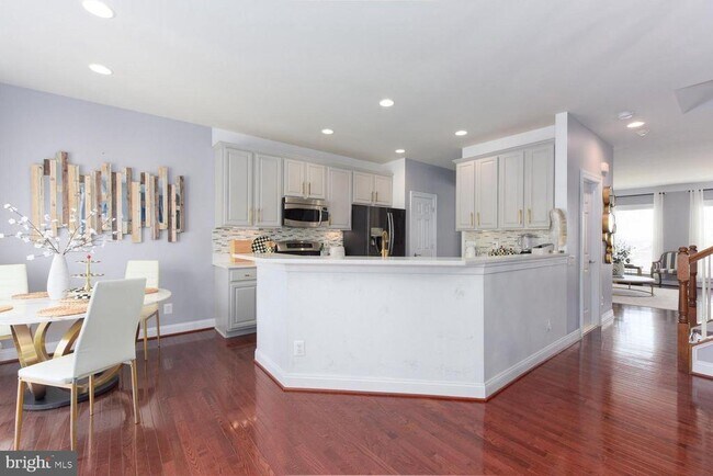 Building Photo - 522 Red Raspberry Terrace SE