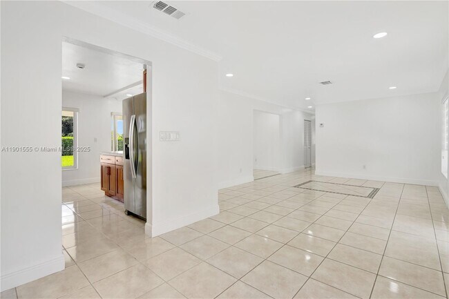 Building Photo - 4931 SW 132nd Ave