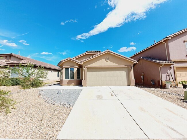 Building Photo - Great 3 bed, 2 bath, 1575 sq ft home in Huning Ranch!