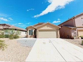 Building Photo - Great 3 bed, 2 bath, 1575 sq ft home in Huning Ranch!