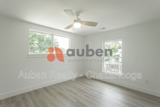 Building Photo - 1813 E 4th St