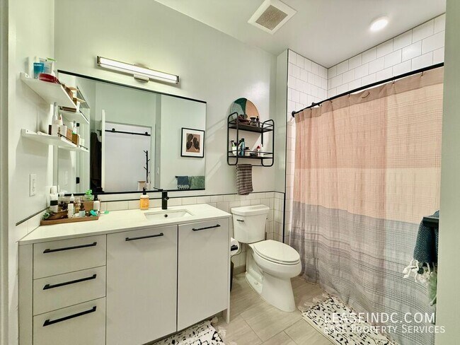 Building Photo - 1625 Eckington Pl NE