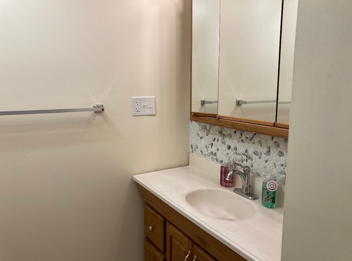 Bathroom - 212 E South St