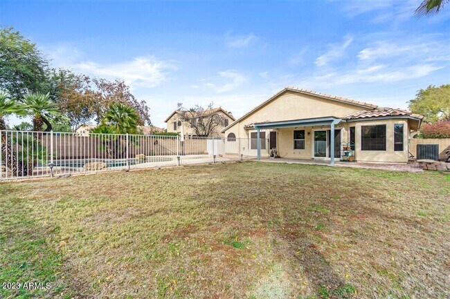 Building Photo - 1327 W Maria Ln
