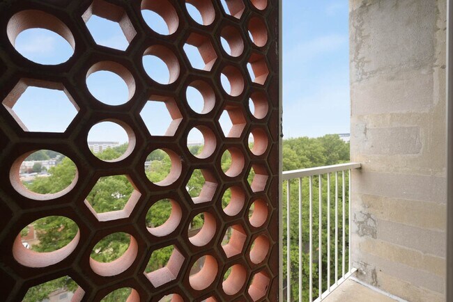 Building Photo - Southwest Waterfront Condo | 1 Bed | 1 Bath | 950 Sf | Private Balcony | 1 Parking Space