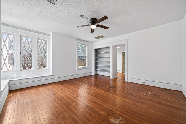 Building Photo - 324 W Alabama St