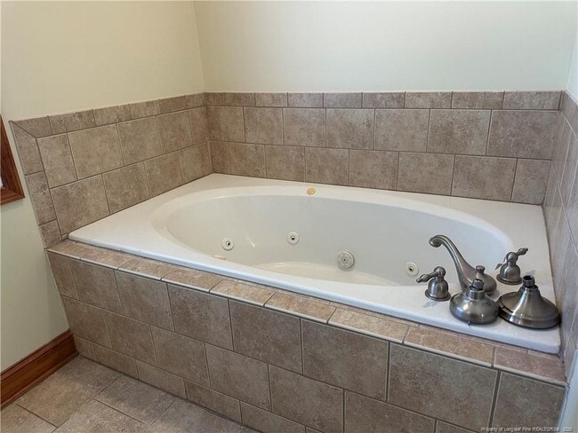 Building Photo - 1935 Sunshine Ct