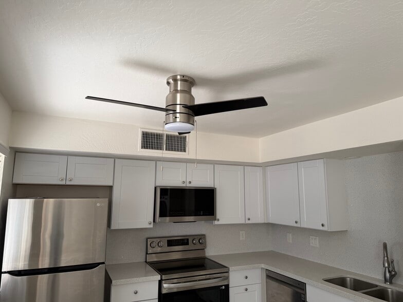 Kitchen - 7919 E Kimsey Ln