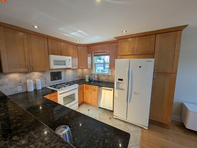 Building Photo - 125 Lockart Plaza