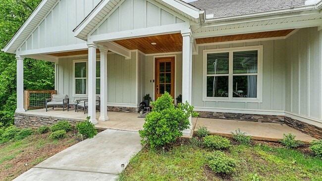 Building Photo - 3 Donington Cir