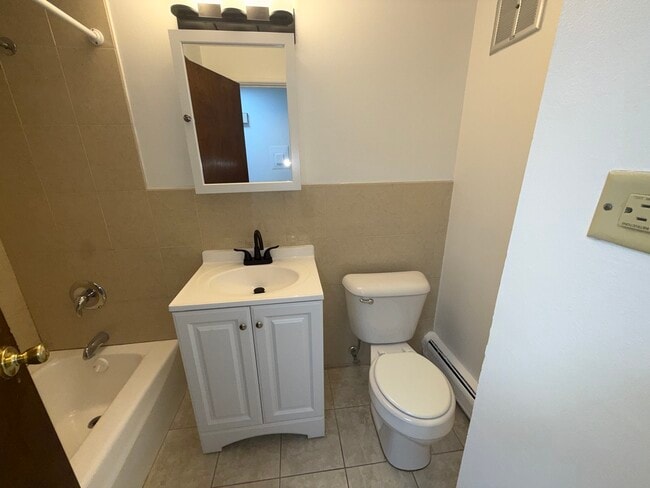 Building Photo - 9595 Maple Dr