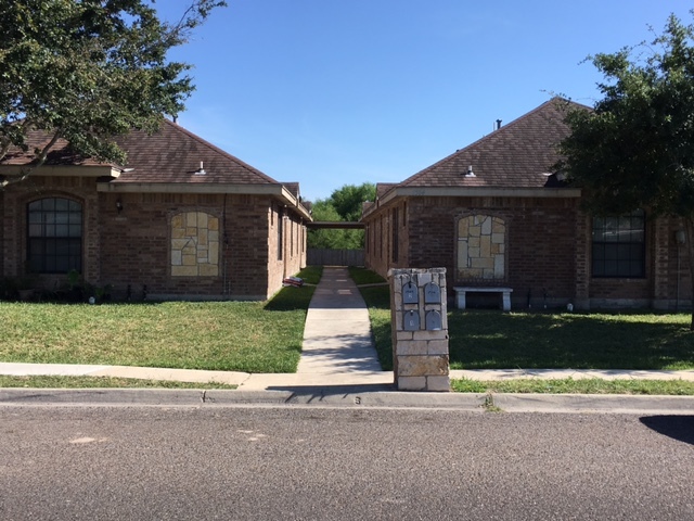 Building Photo - 1504 E Quail St