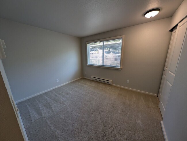 Building Photo - High End 3 Br Condo off of Bothell-Everett...