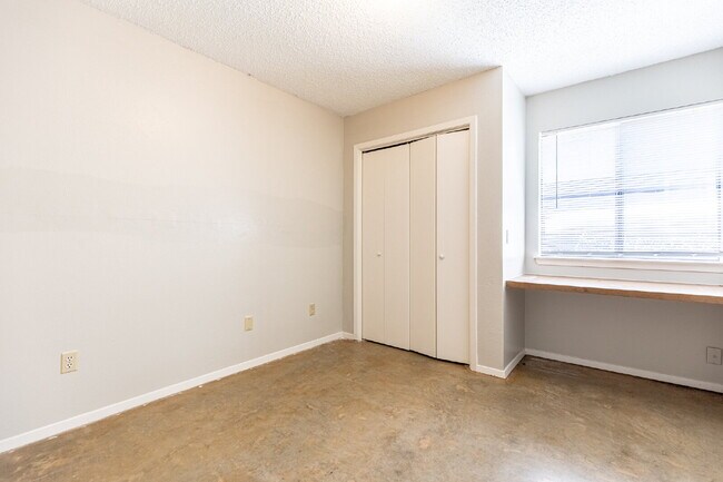 Building Photo - 6201 Berkett Cove