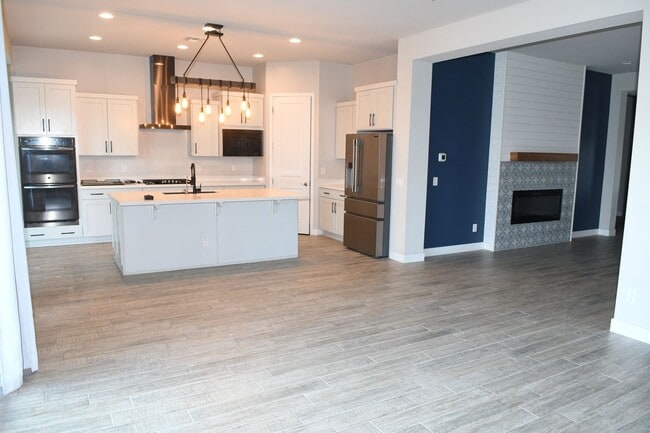 Building Photo - 7031 N 85th Ln