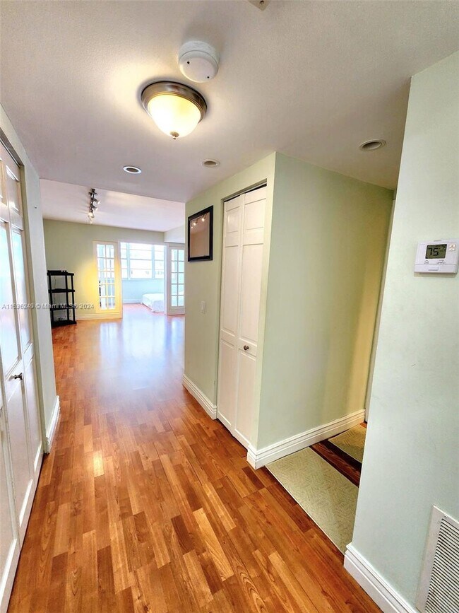 Building Photo - 250 174th St