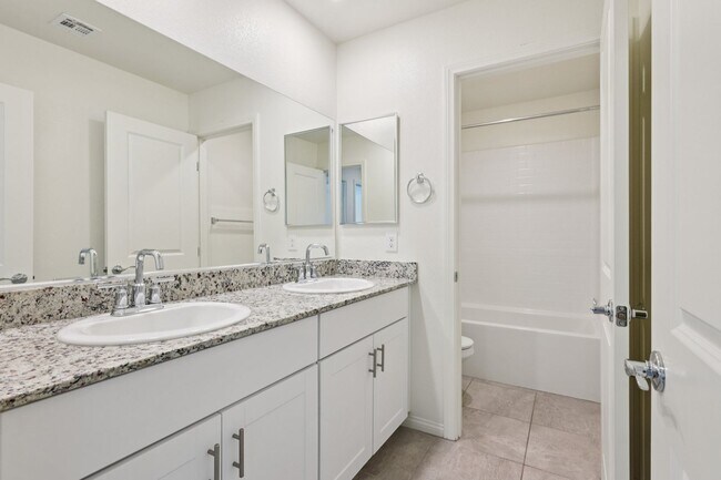 Building Photo - 10971 Meridian Flds Ave