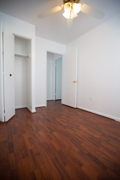 Building Photo - 15 Sugarland Square Ct
