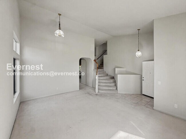 Building Photo - 4 Bed, 3 Bath Home with Garage / Pet-Friendly / Vouchers Accepted / Available Now!