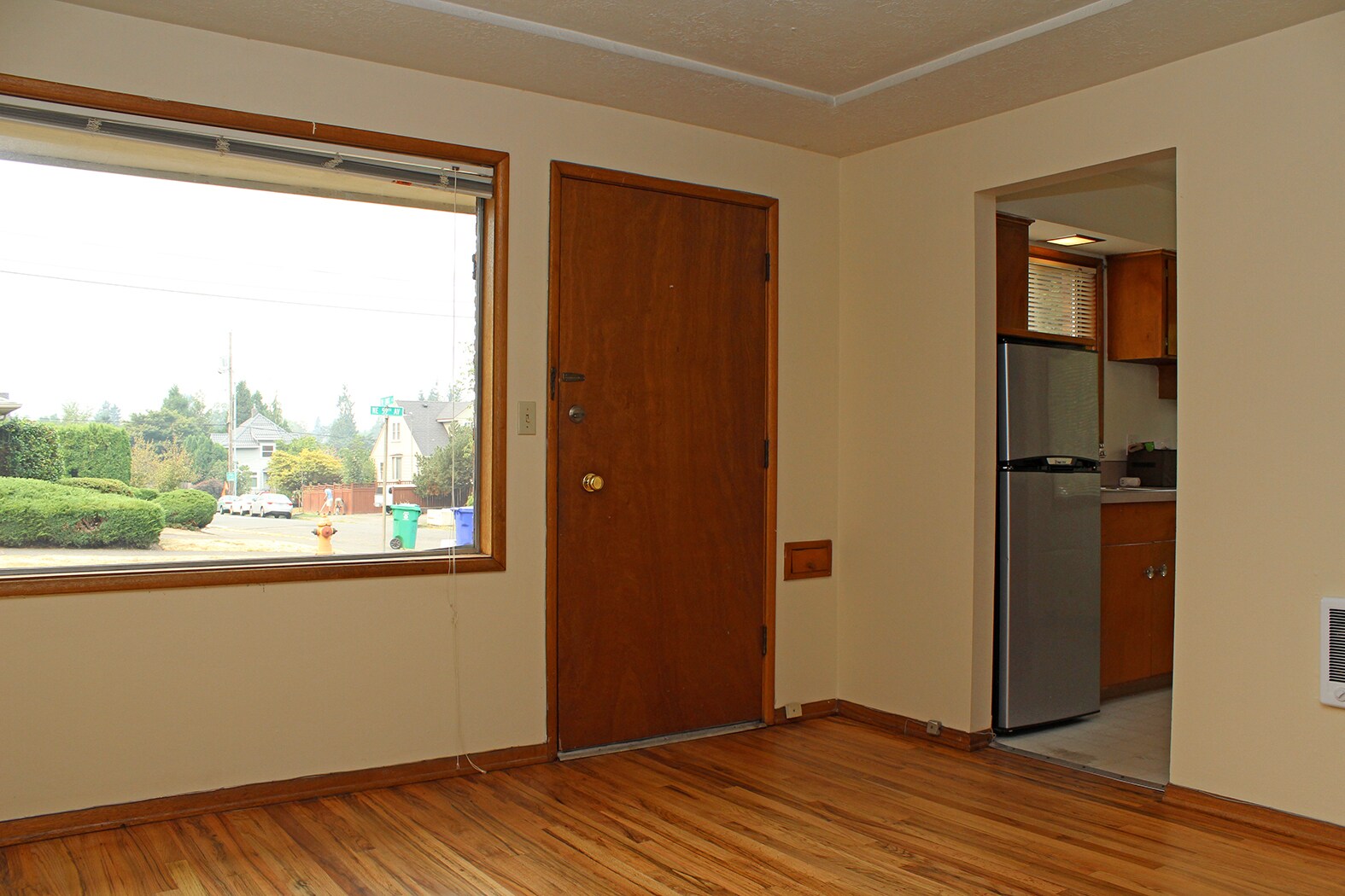 Building Photo - 126-140 NE 59th Avenue