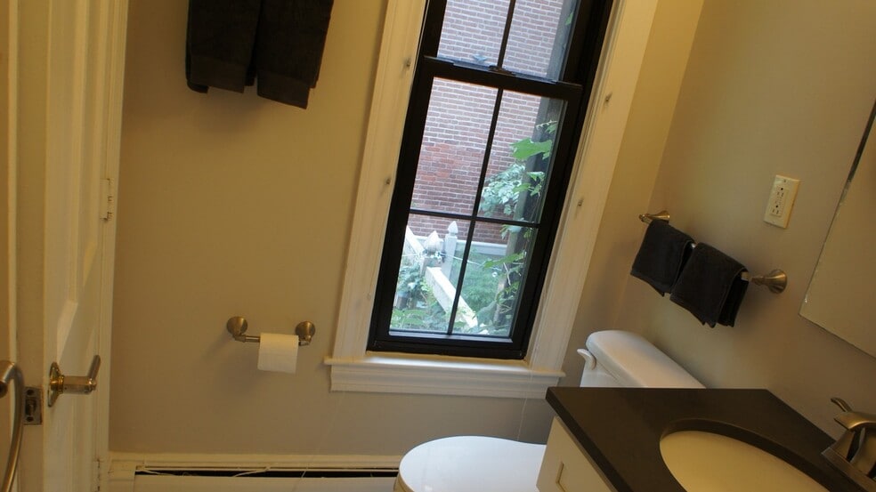 Building Photo - 65 Dartmouth St