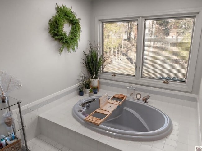 Building Photo - 7 Pleasant View Ln