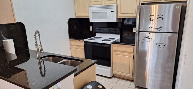 Building Photo - 8927 Legacy Ct