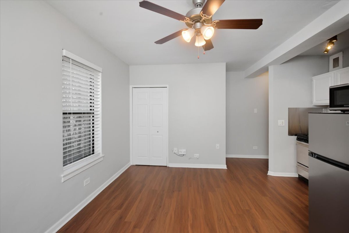 Building Photo - 1140 N La Salle Dr