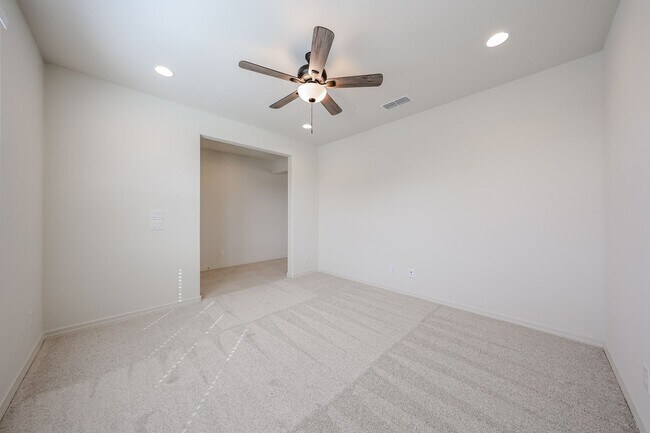 Building Photo - 3 bedroom + Den in Asante community