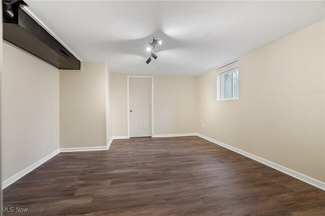 Building Photo - 7429 Sylvan Dr