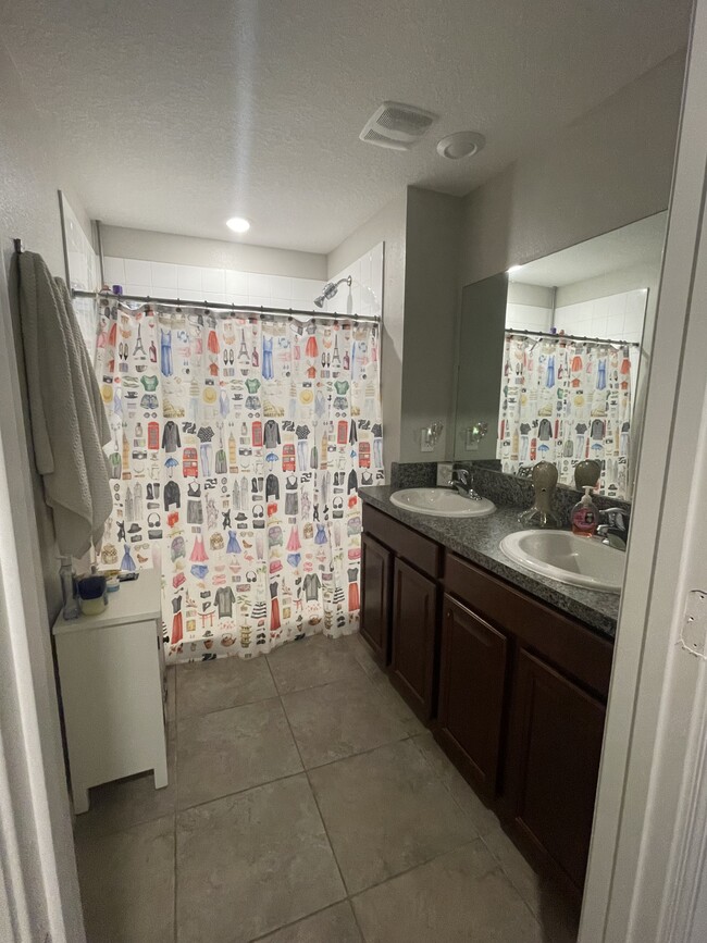 Building Photo - 17044 Yellow Pine St