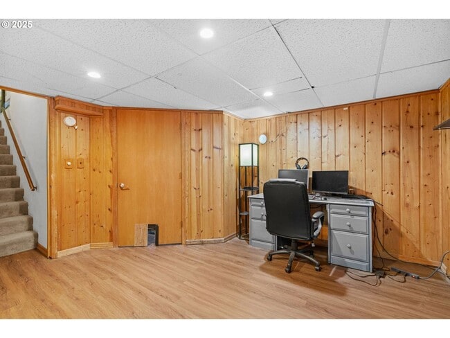 Building Photo - Quarter Acre Comfort