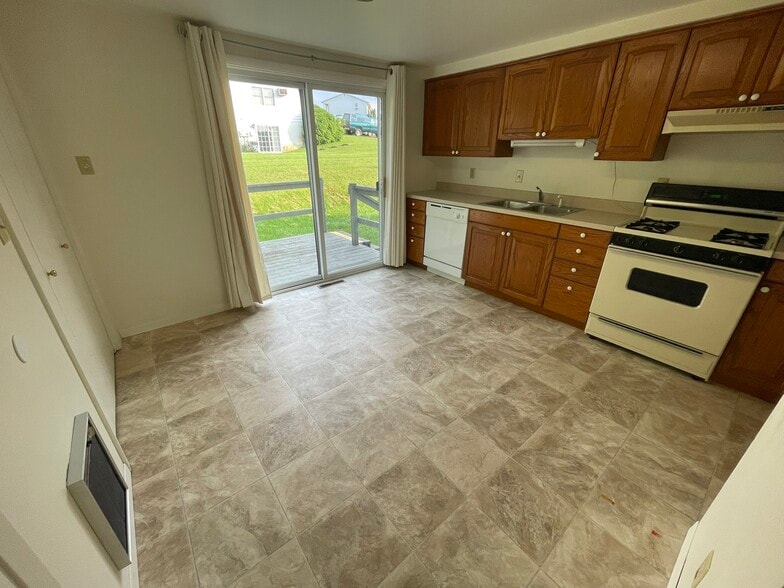 Building Photo - 435 Cedarcrest Dr