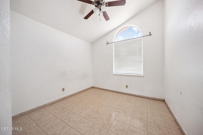 Building Photo - 11648 Lake Erie Dr