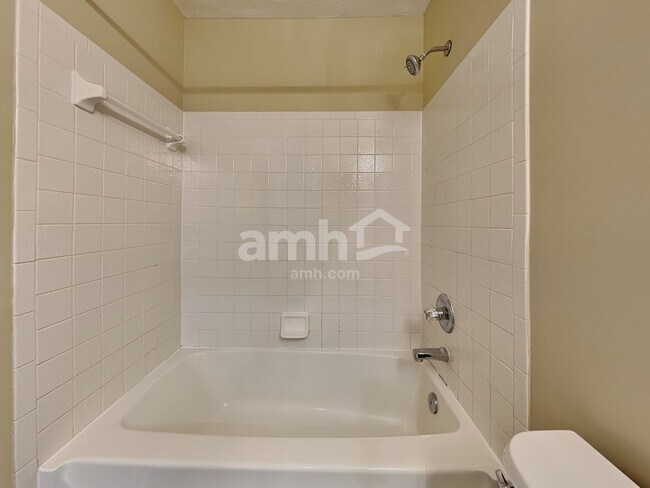 Building Photo - 4073 Sherbourne Dr