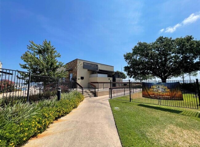 Building Photo - 12900 Walden Rd