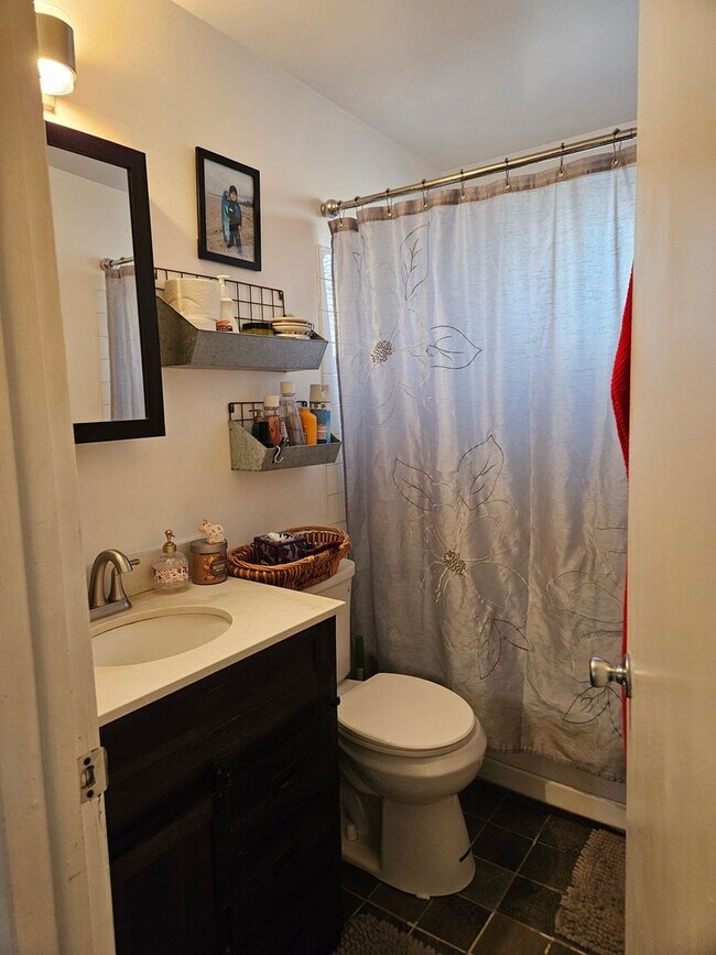 Building Photo - 225-227 E 200 S