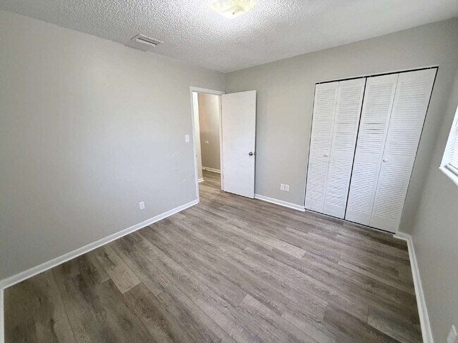 Building Photo - 3014 Reiter Dr