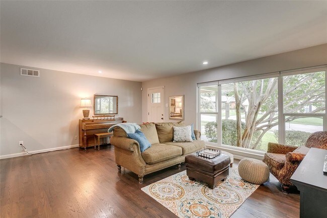 Building Photo - 847 Peavy Rd