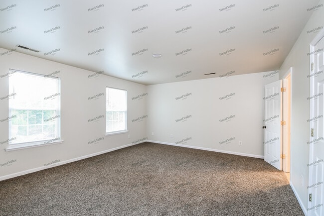 Building Photo - 441 Woodbine Ct