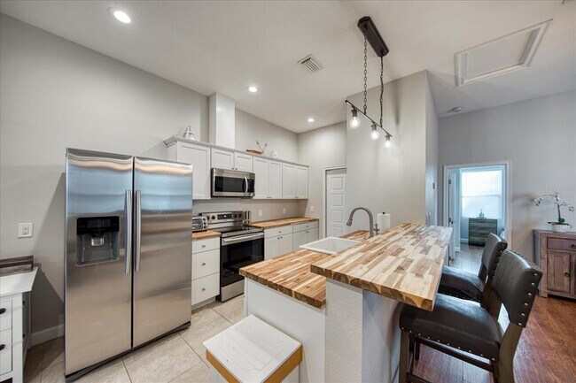 Building Photo - 708 S 22nd St