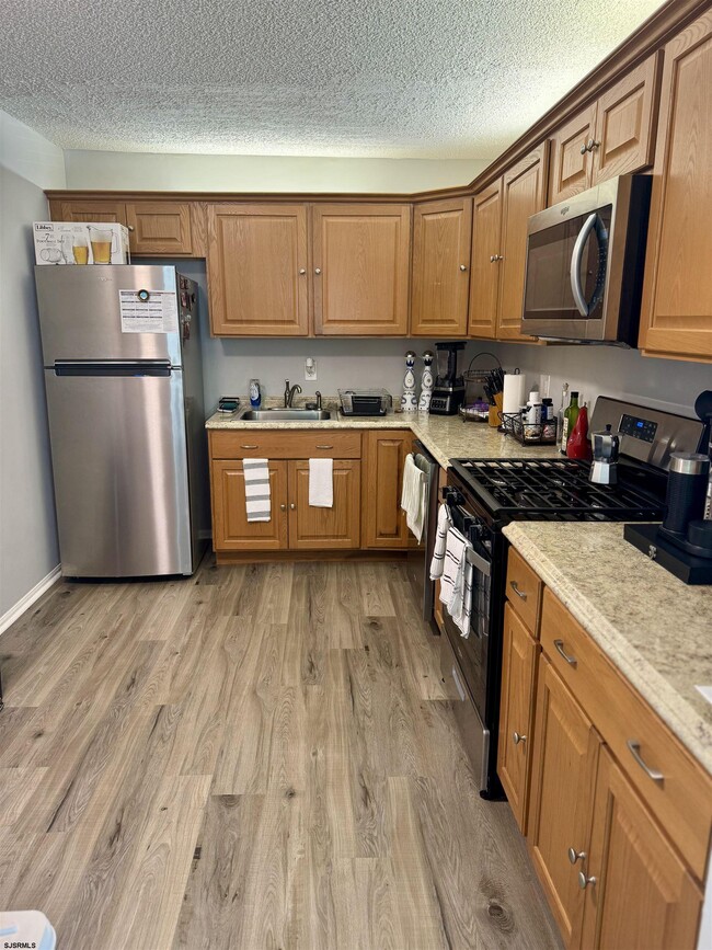 Building Photo - 100 Colonial Ct