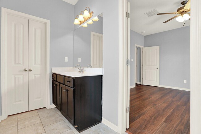 Building Photo - 7501 Bronze Dr