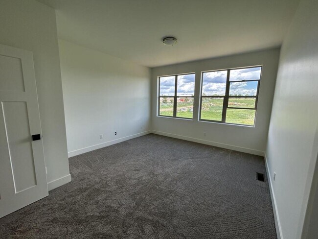 Building Photo - 26 Groves Dr